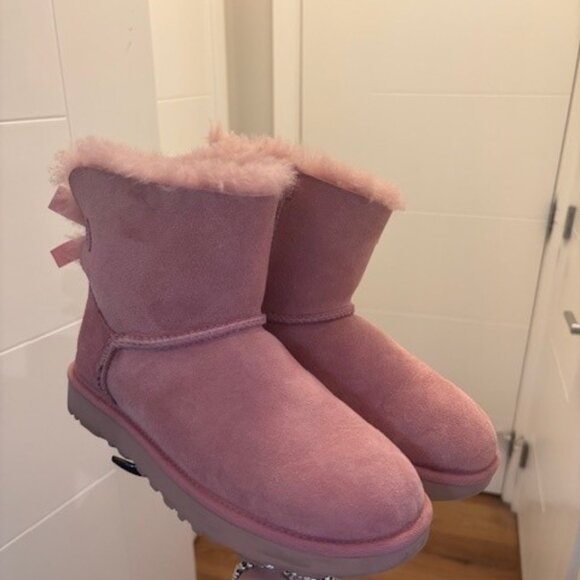 Mini Bailey Bow Pink Uggs Womens size 6 - Picture 1 of 5